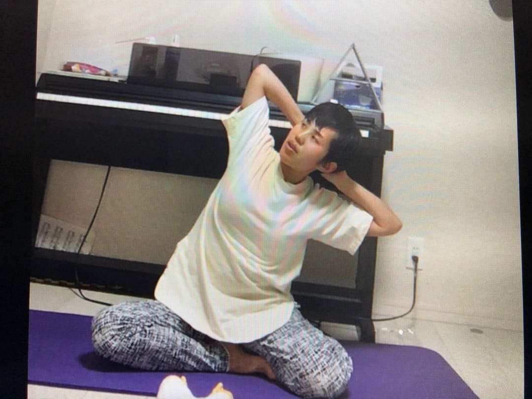 オンラインでベビママヨガ資格ポーズ練習