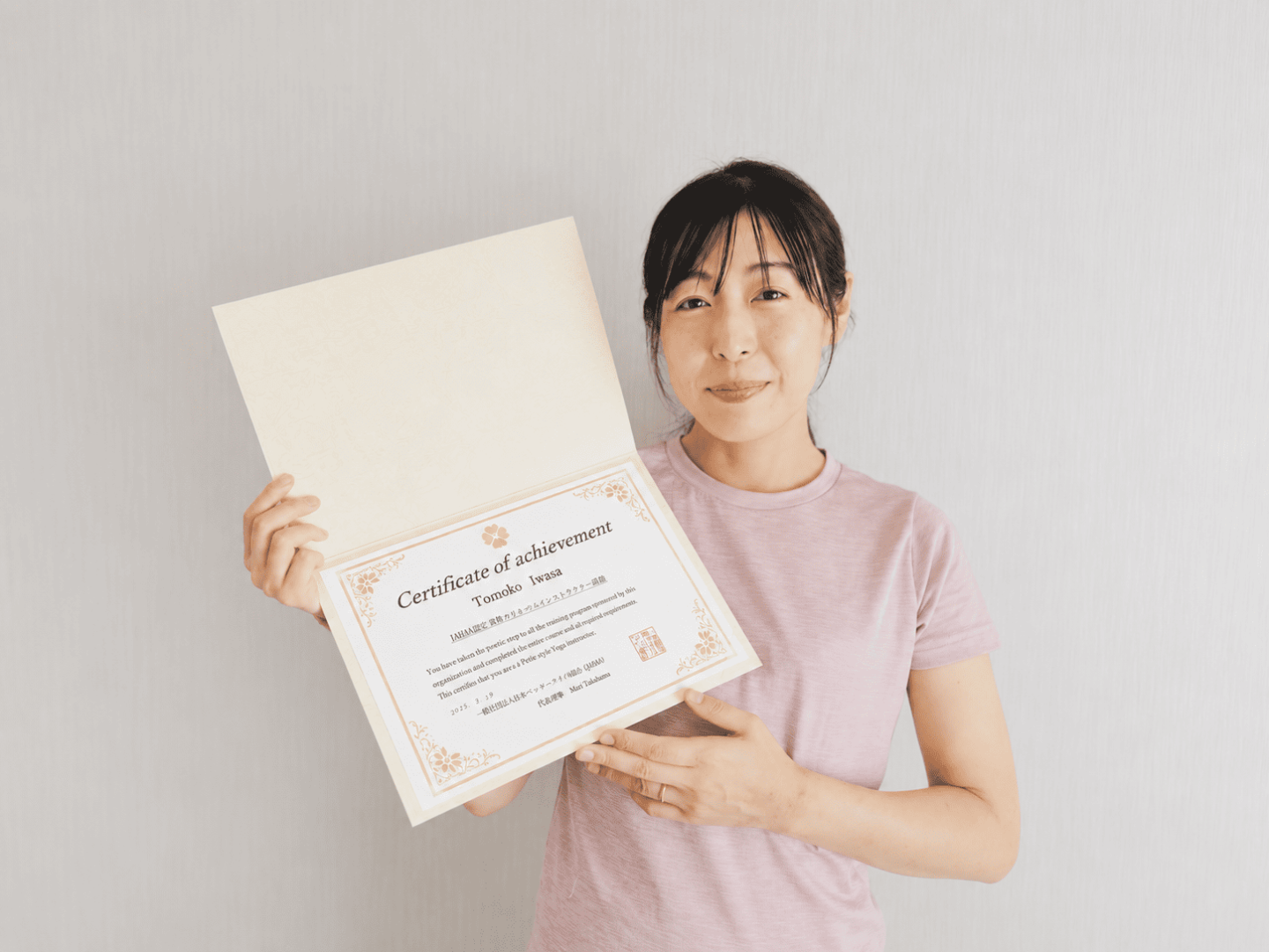 Tomokoさんの骨盤スリムヨガインストラクター養成講座修了時の様子