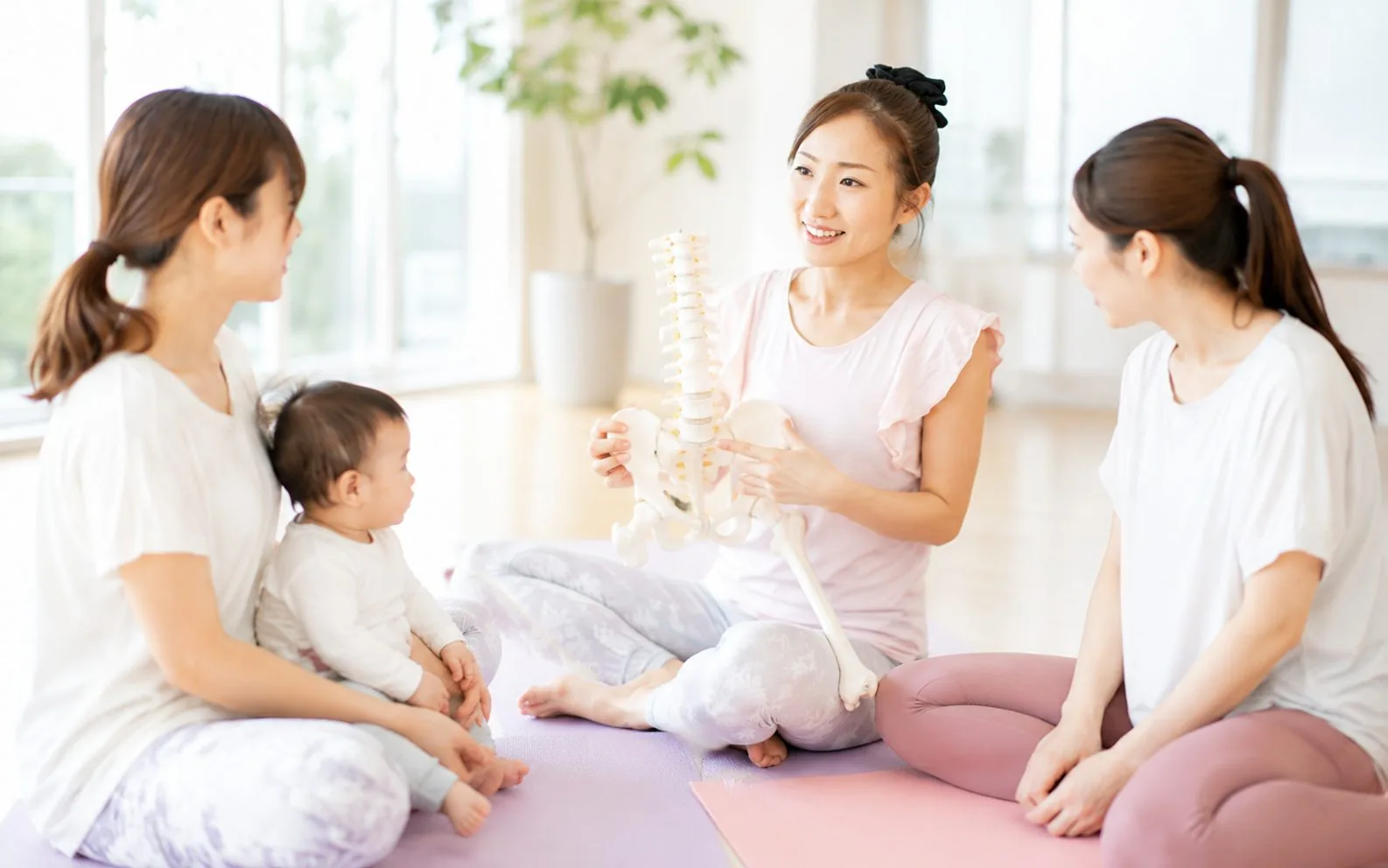 看護師や保健師の親子支援にもつながる産後ピラティスの実践