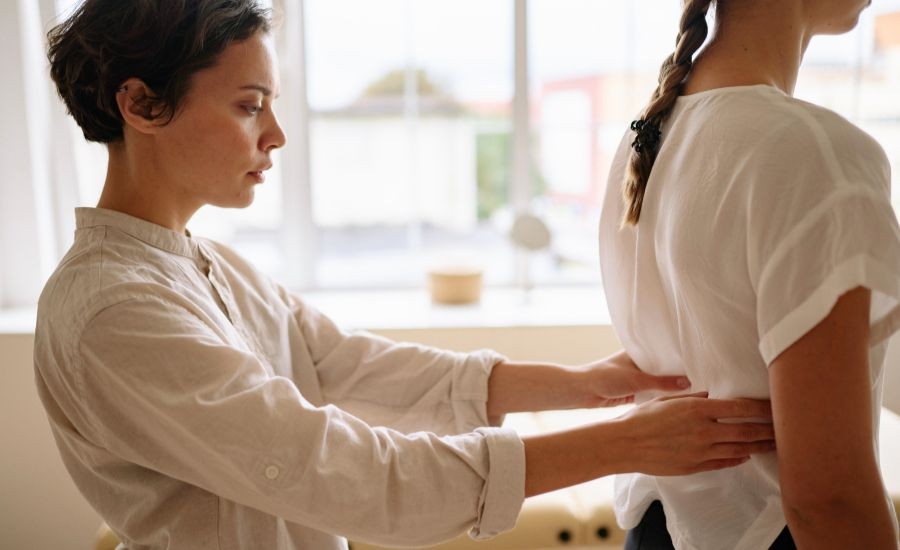 太もも前張り・腰痛の原因は反り腰？今日からできる…の画像