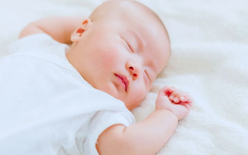 赤ちゃんと家族の眠りを整えるイメージ