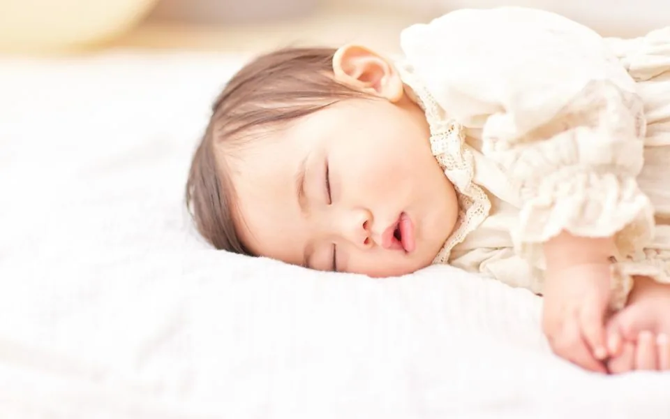 赤ちゃんの快適な睡眠習慣を育てるイメージ