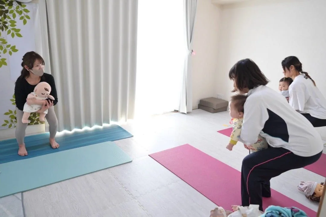 親子ヨガ資格講座の様子
