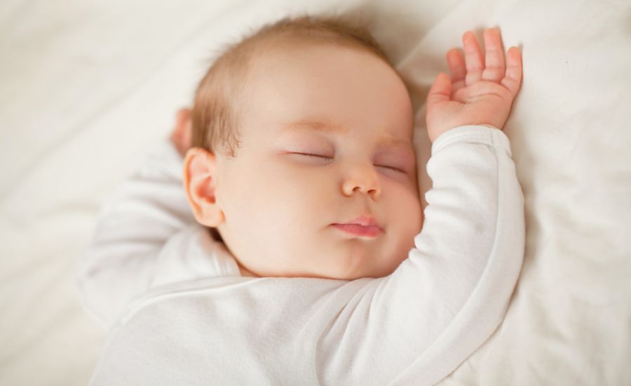 睡眠中の赤ちゃん