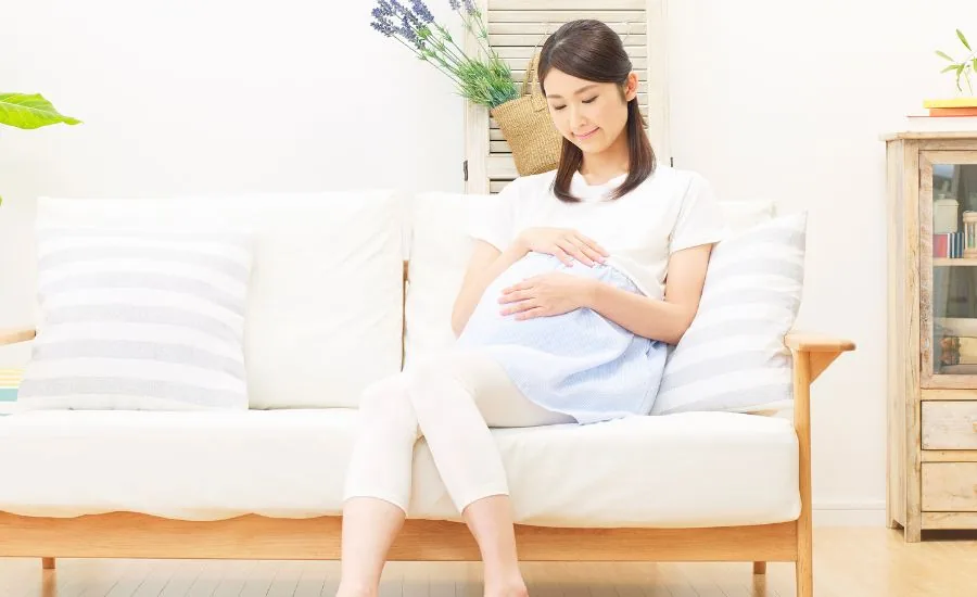 妊娠期の穏やかな時間のイメージ
