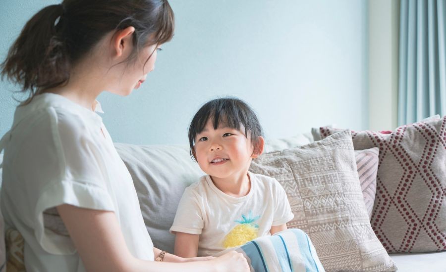 親子で話し合う様子