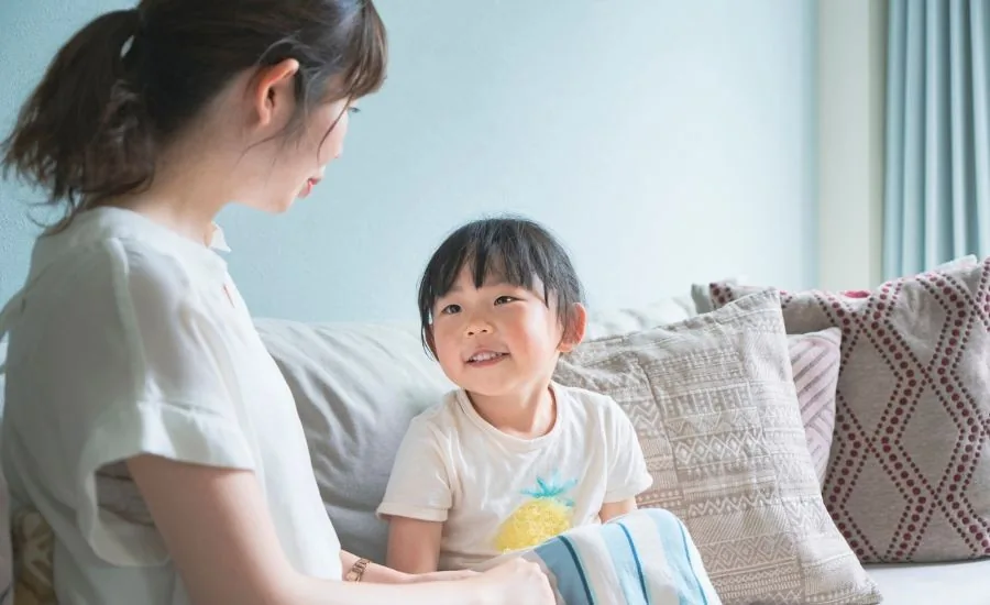 親子で話し合う様子