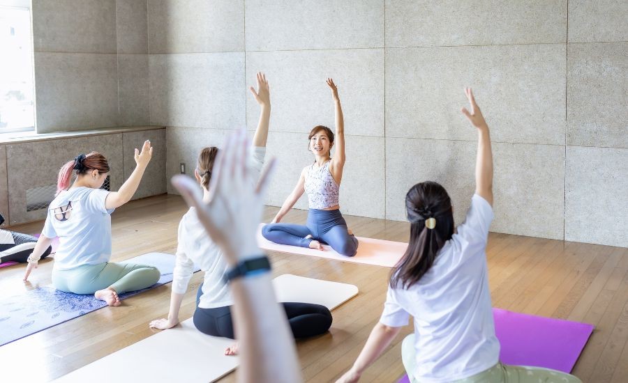 ヨガインストラクター