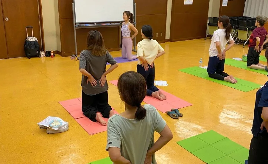 ヨガレッスンの様子