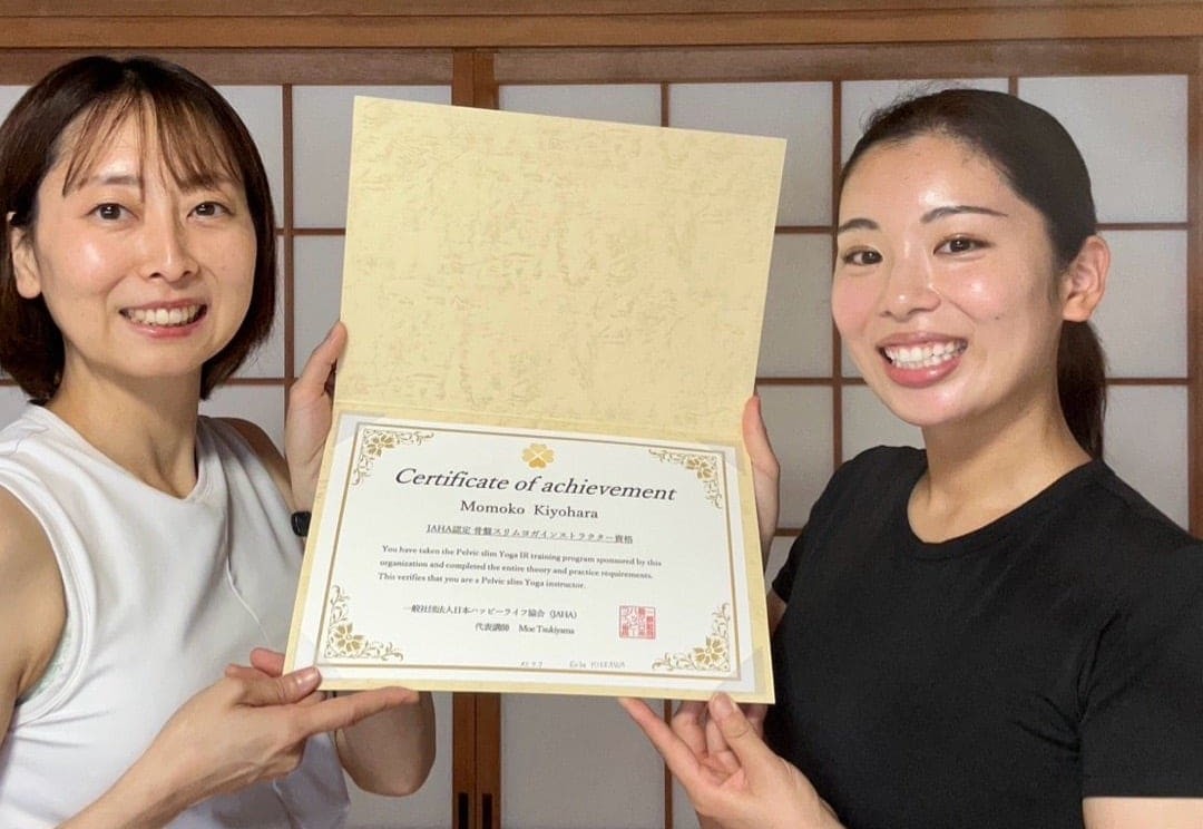 ヨガ実技シーン