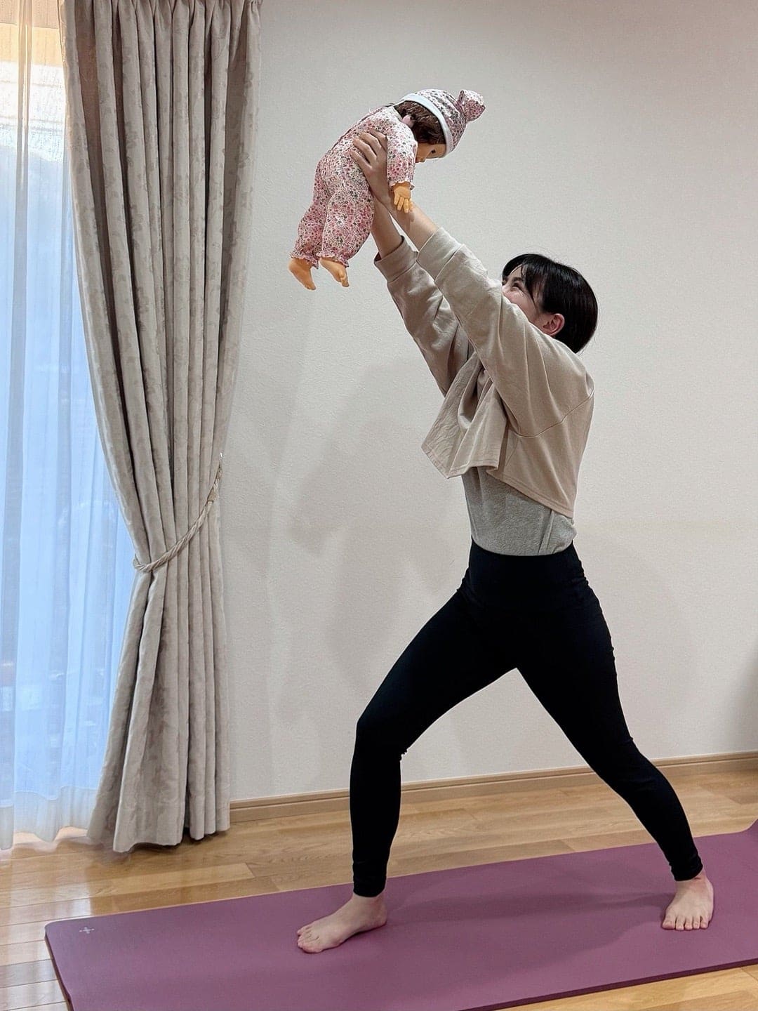 保育士としての経験を活かしたベビーヨガとママヨガ実技試験の様子