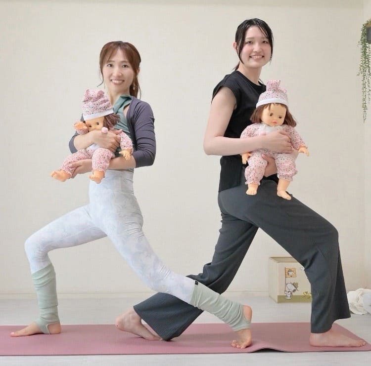 ベビママヨガ資格コース アーサナ練習の様子