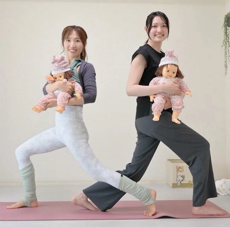 ベビママヨガ資格コース アーサナ練習の様子
