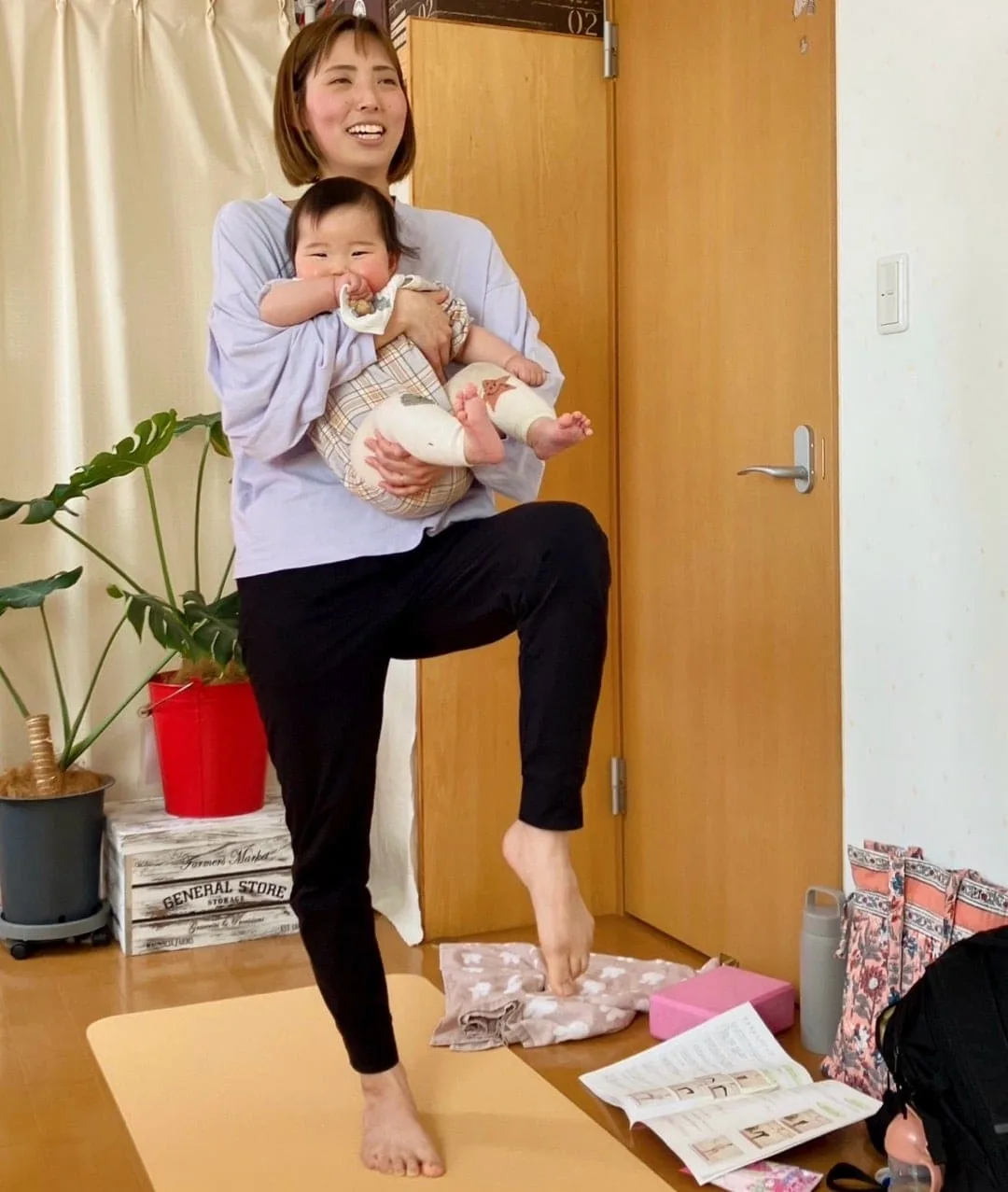 赤ちゃんと一緒に学ぶベビママピラティス講座の様子
