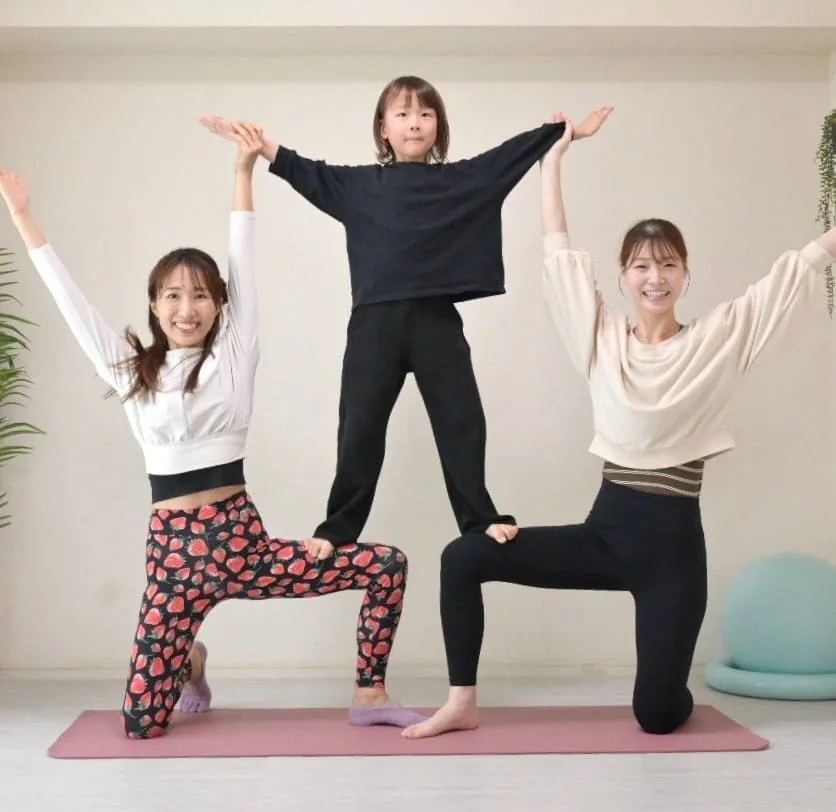 リトル＆キッズヨガのポーズ練習とペアポーズ研修
