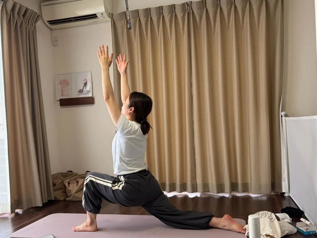 大阪府茨木市のemiさんがリトル＆キッズヨガを学ぶ様子