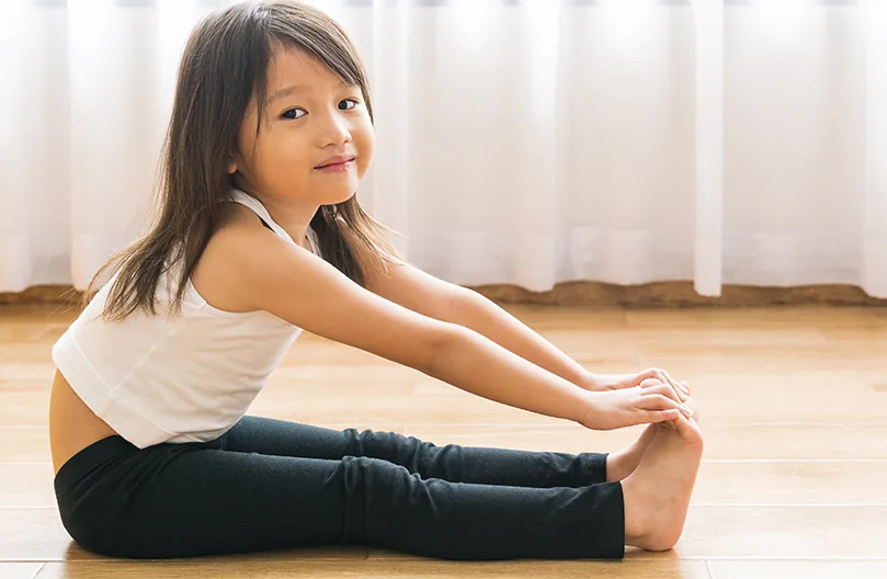 キッズヨガで姿勢づくりに取り組む子どものイメージ