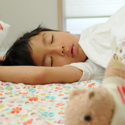 キッズヨガで睡眠の質を整えるイメージ